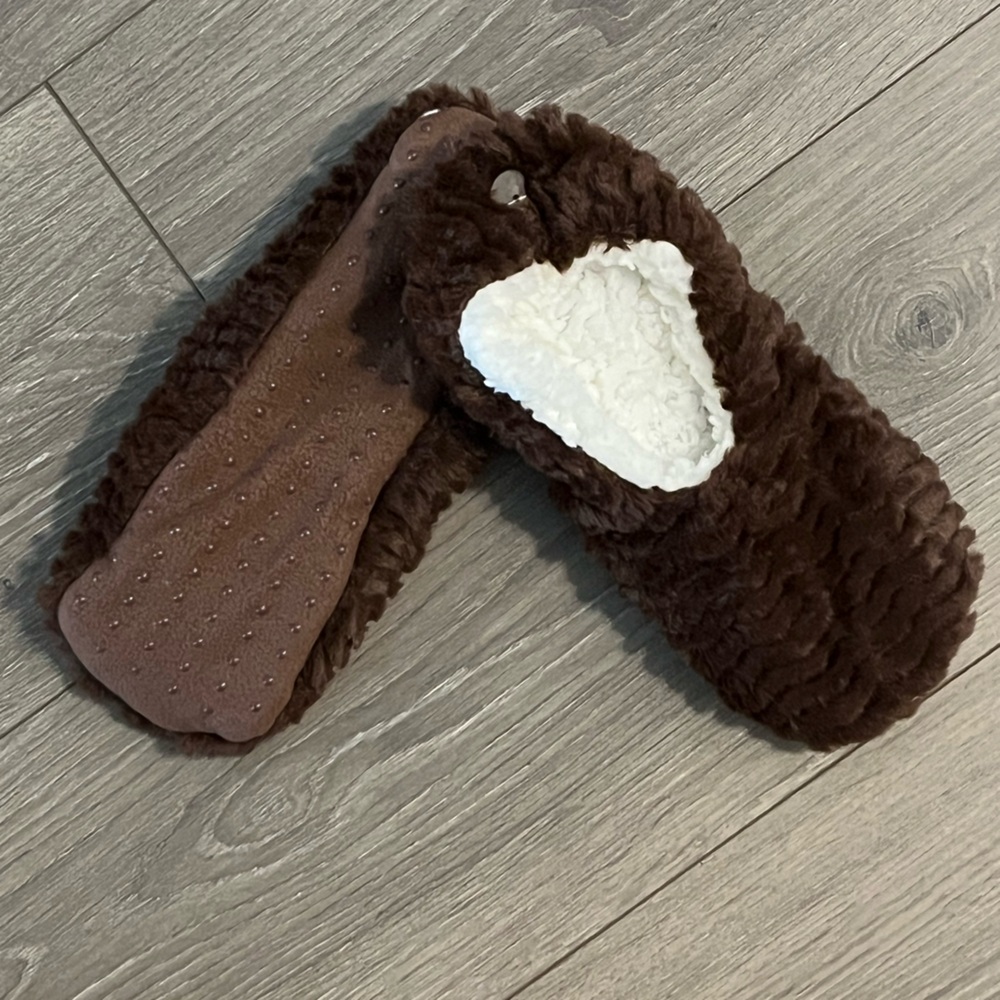 NWT Auden 2 Pair of Brown Shearling Lined Gripper Slippers Size 8-10 M/L - Picture 4 of 8